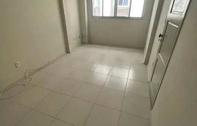 Imagem 3: Apartamento na Av. Boa Viagem com 3 quartos sendo 1 suíte e 1 vaga de garagem