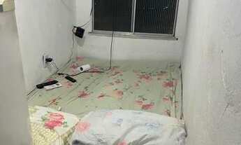 Imagem 2: QUARTO e BANHEIRO Bairro Boca do rio Rua Emiliano Galiza número 19 Condomínio Brasil