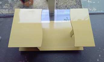 Imagem: Vendo mesa de centro com quatro rodas e