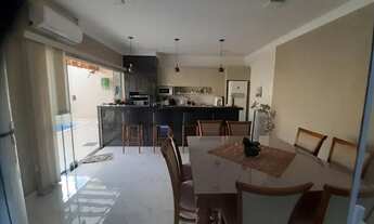 Imagem 3: Casa com piscina a venda no Regissol II