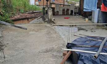 Imagem 2: Vende-se ou troca, casa por trás da sucata de Valtinho