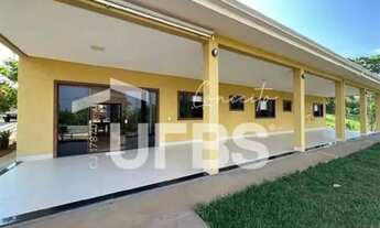 Imagem 4: Casa térrea à venda no Condomínio Águas da Serra- Hidrolândia frente para o lago de pesca