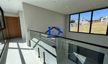 Imagem 4: Oportunidade Única: Casa em Condomínio de Alto Padrão com 4 Suítes e Piscina Aquecida no J