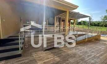 Imagem 7: Casa térrea à venda no Condomínio Águas da Serra- Hidrolândia frente para o lago de pesca