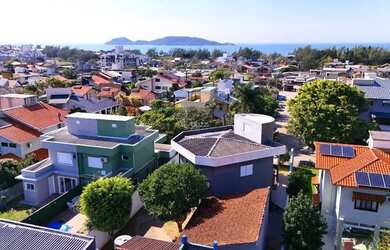 Imagem: Casa com amplo terreno a poucos metros da