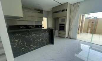 Imagem 3: Casa duplex semimobiliada no Condomínio Jardins da Serra, disponível Venda e Aluguel