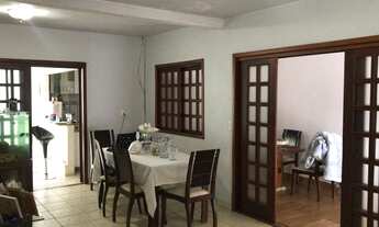 Imagem 3: Sobrado à venda no Setor Jaó em lote inteiro com quatro quartos, sendo duas suítes no térr