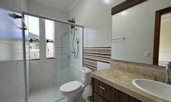 Imagem 4: Casa de condomínio para venda possui 223 metros quadrados com 4 quartos