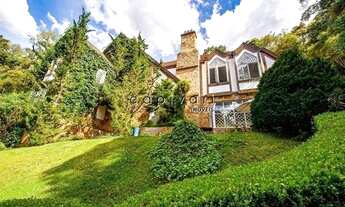 Imagem 1: Casa à venda em Campos do Jordão, 4 suítes, 650m2 área construída