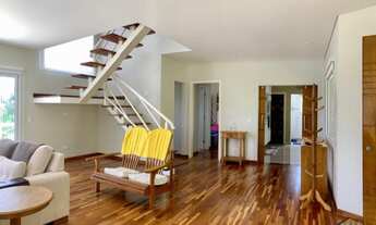 Imagem 3: Casa em área nobre no Alto do Capivari em Campos do Jordão com 4 suítes