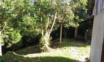 Imagem 5: 1 casa de alvenaria (sem laje); 1 casa de madeira( parte de baixo alvenaria