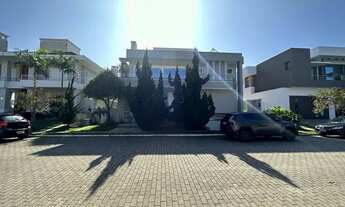 Imagem 2: Casa para aluguel e venda possui 900 metros quadrados com 7 quartos.