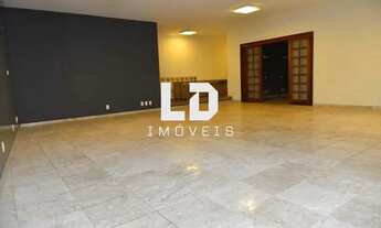 Imagem 2: QUADRA DA PRAIA EM RUA TRANQUILA E ARBORIZADA