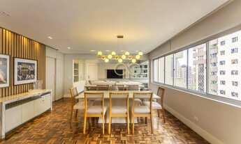 Imagem: Em frente ao Clube Curitibano