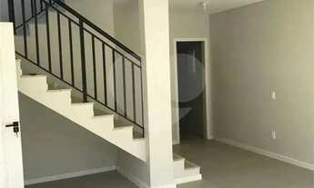 Imagem 5: Casa triplex, primeira locação, em local silencioso e tranquilo, cercada por muito verde,1