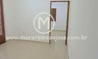 Imagem 2: Casa para Venda em São José dos Campos, Jardim Uirá, 2 dormitórios, 1 banheiro, 2 vagas