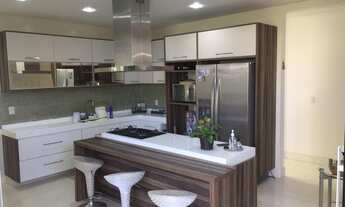 Imagem 3: Casa de condomínio para aluguel e venda possui 450 metros quadrados com 4 quartos