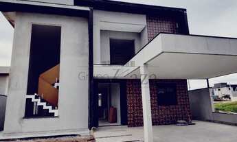 Imagem 2: Sobrado em Condomínio em fase de acabamento com 4 dormitórios sendo 3 suítes