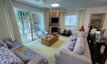 Imagem 2: Casa para venda com 700 metros quadrados com 5 quartos !