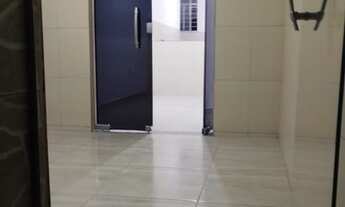 Imagem 2: Casa 2 andar, recém construída bem localizada toda no piso, banheiro com blindex