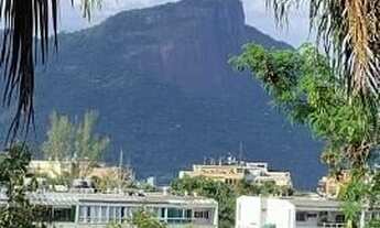 Imagem 2: Imóvel no Alto Leblon com lindos jardins e infraestrutura total de lazer