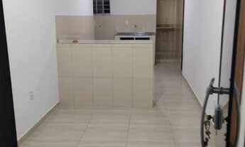 Imagem 1: Casa 2 andar, recém construída bem localizada toda no piso, banheiro com blindex