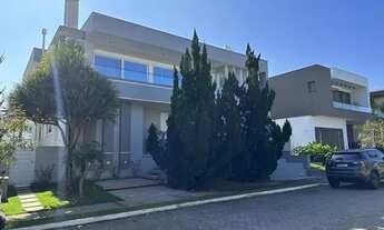 Imagem 4: Casa para aluguel e venda possui 900 metros quadrados com 7 quartos.