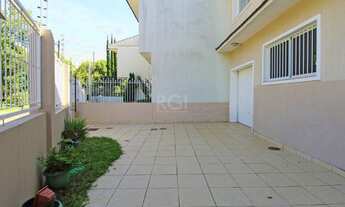 Imagem 4: Casa térrea de 2 dormitórios e 3 vagas de garagem na Vila Ipiranga em Porto Alegre