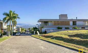 Imagem 3: Oportunidade no Cacupé: Terreno com Vista para o Mar em Condomínio de luxo com infraestrut