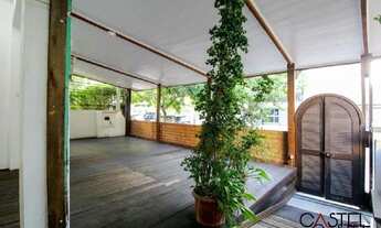 Imagem 2: Casa no menino Deus com restaurante instalado