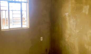 Imagem 4: Casa Ampla com 3 Quartos, Varanda e Acabamento Pronto para Morar