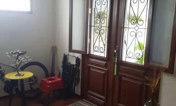 Imagem 2: Casa estilo sobrado no bairro Alto Boqueirão