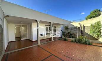 Imagem: Casa com 4 quartos em localização privilegiada