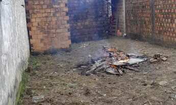 Imagem 2: Casa em construção (Oportunidade) 2 pavimentos, laje pré-moldada, todo murado