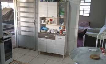 Imagem 5: Casa com amplo terreno de 537 metros quadrados , aproximadamente 2,2 km do Bairro Santa Cr