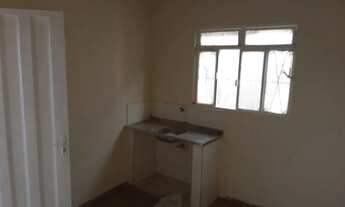 Imagem 6: Casa 2 quartos com amplo espaço externo no bairro Bandeirantes