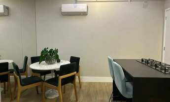 Imagem 4: Apartamento 2 quartos com suíte, mobiliado, vista livre e sacada integrada próximo ao Cent