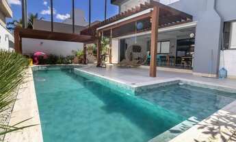 Imagem 2: Casa de condomínio para venda com 325 metros quadrados com 5 quartos