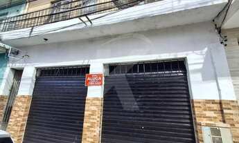 Imagem: Salão comercial com banheiro