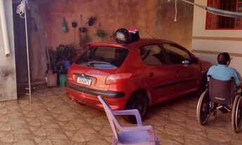 Imagem 7: Casa com garagem grande