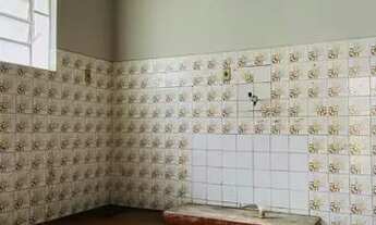 Imagem 3: Casa com 2/4 em rua principal