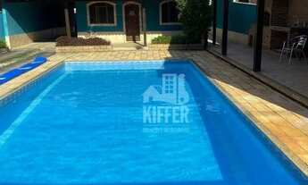 Imagem: Casa com 2 quartos com piscina perto da