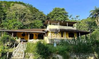 Imagem: Sítio com 15.500 m², casa sede e lago