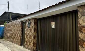 Imagem: Casa com 3 Quartos e 3 banheiros à Venda