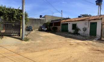 Imagem: Lote de 160 m² com 2 casas construídas