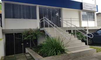 Imagem: Casa de esquina para fins comerciais na