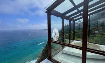 Imagem 3: Debruçada no mar com vista paradisíaca!!