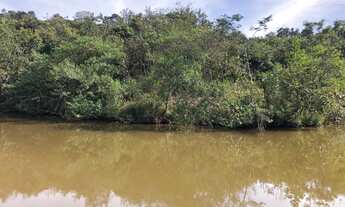 Imagem: Terreno maravilhoso com muita água, vista