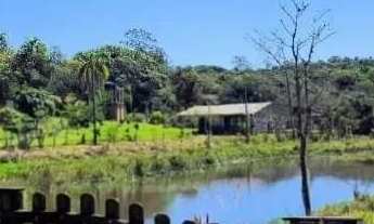 Imagem 2: Encantadora Chácara de 3 Hectares com Conforto e Natureza em Harmonia