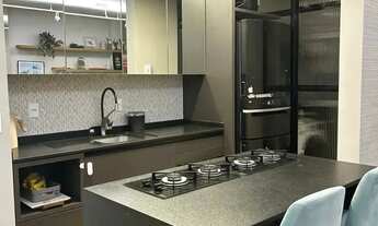 Imagem 2: Apartamento 2 quartos com suíte, mobiliado, vista livre e sacada integrada próximo ao Cent